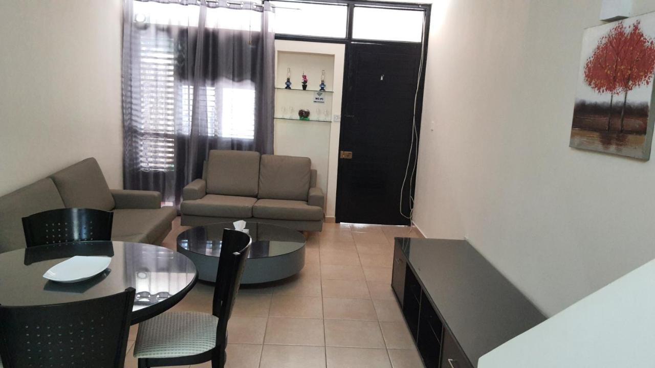 Lovely 2 Bedrooms In The Tourist Area In Paphos . Exterior foto